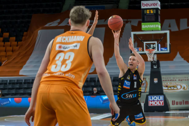 托纳利和他 托纳利和他